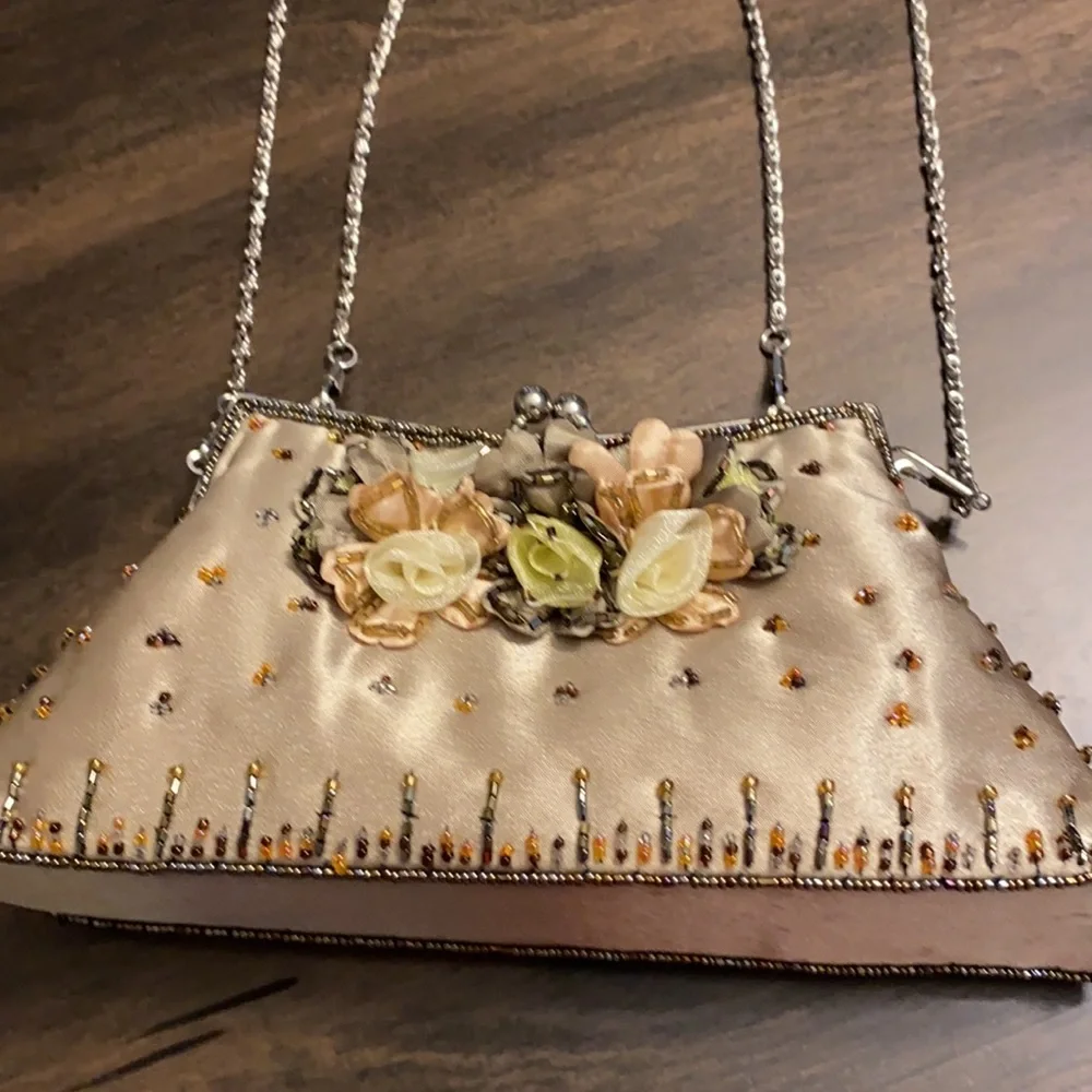 Vintage Clutch - Purse. - Picture 2 of 9